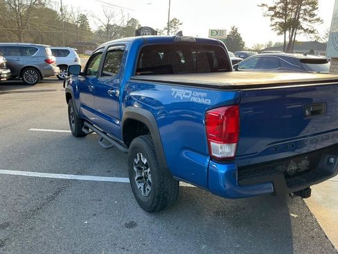 Used 2017 Toyota Tacoma TRD Off-Road w/ Premium & Technology Package image 6