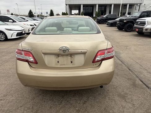 Used 2011 Toyota Camry LE image 6