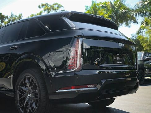 Used 2025 Cadillac Escalade IQ Sport 2 w/ LPO, ONYX Package image 14