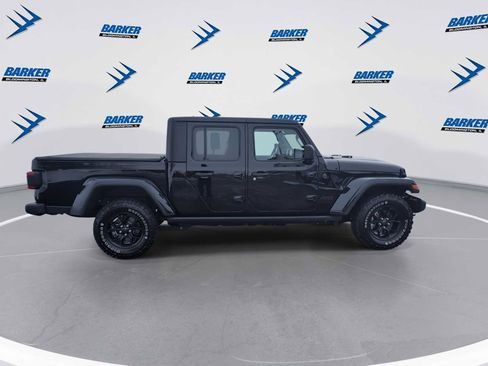 Used 2024 Jeep Gladiator Sport image 9