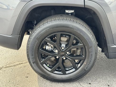 Used 2022 Jeep Grand Cherokee Limited image 43