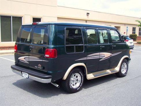 Used 2003 Dodge B1500 image 2