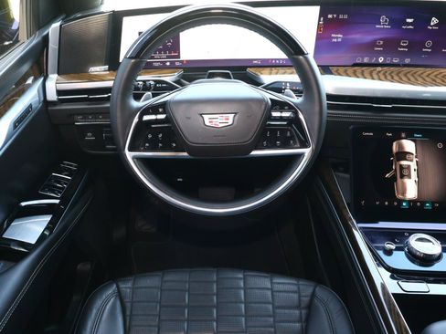 Certified 2025 Cadillac Escalade Sport Platinum AWD/4WD image 16
