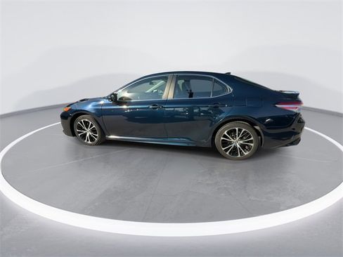 Used 2020 Toyota Camry SE image 5