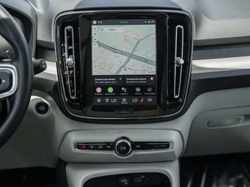 Certified 2024 Volvo XC40 B5 Plus w/ Protection Package Premier AWD/4WD image 22