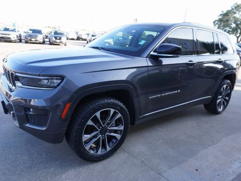 Used 2022 Jeep Grand Cherokee Overland image 3