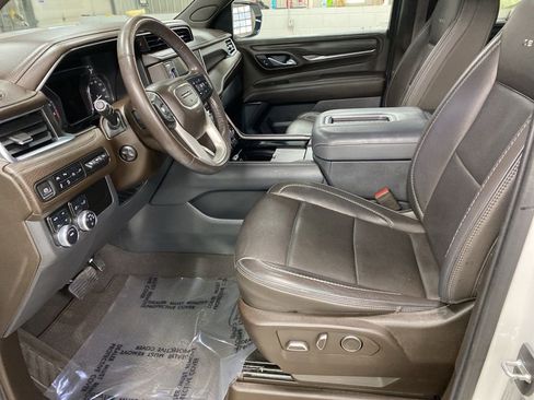Used 2021 GMC Yukon Denali w/ Denali Premium Package image 23