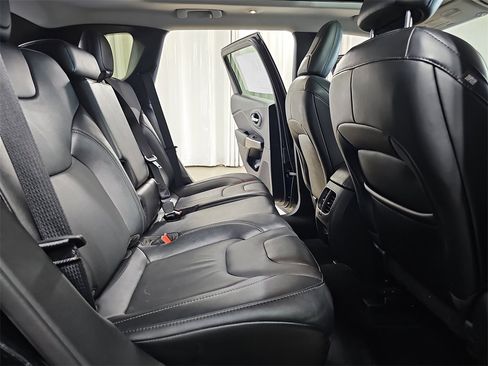 Used 2022 Jeep Cherokee Limited image 15