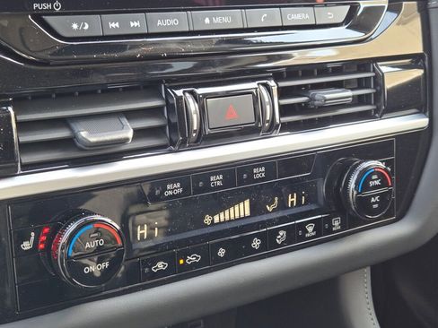 New 2025 Nissan Pathfinder SV w/ Black Appearance Package image 29