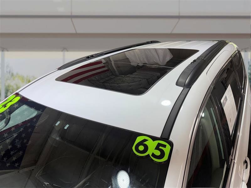 Used 2023 Chrysler Pacifica Limited FWD image 12