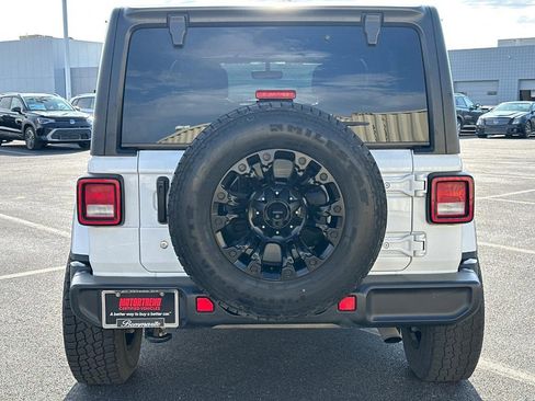 Used 2019 Jeep Wrangler Unlimited Sahara w/ Uconnect 4C Nav & Sound Group image 6