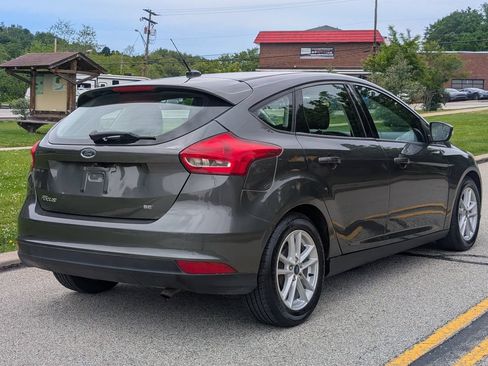 Used 2017 Ford Focus SE w/ Cold Weather Package FWD image 4
