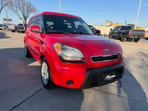 Used 2011 Kia Soul + image 5