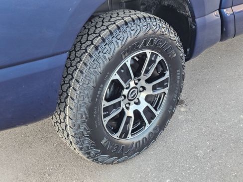 Used 2023 Nissan Titan SV image 12