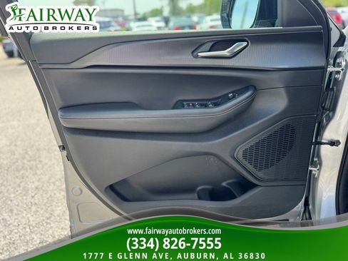 Used 2025 Jeep Grand Cherokee Altitude image 28