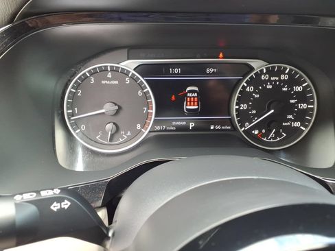 Used 2025 Nissan Pathfinder SL FWD image 32