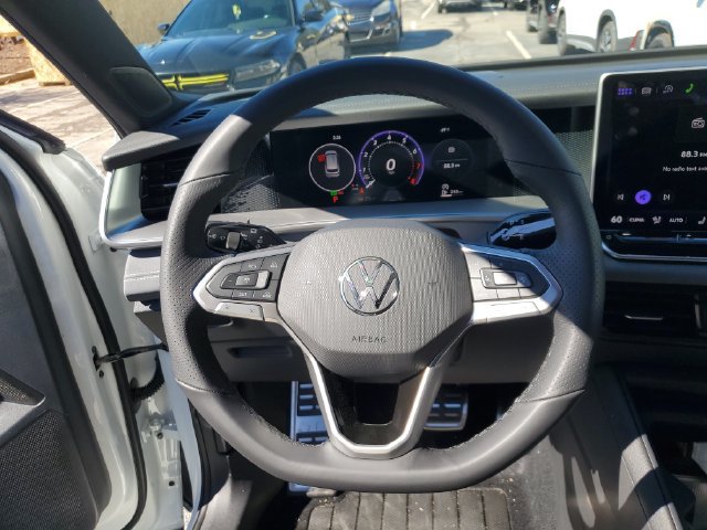 New 2026 Volkswagen Tiguan SE R-Line FWD image 25