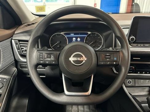 Used 2023 Nissan Rogue SV AWD/4WD image 14
