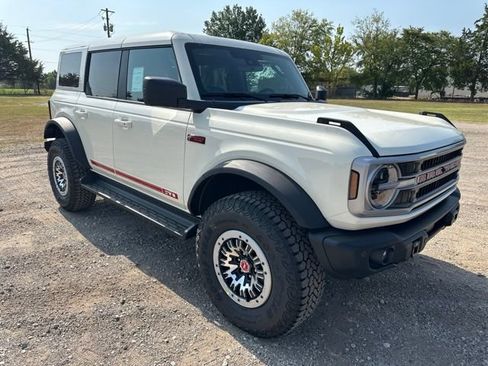 New 2026 Ford Bronco Outer Banks w/ Sasquatch Package AWD/4WD image 2