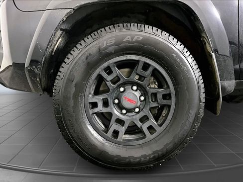 Used 2018 Toyota 4Runner SR5 Premium AWD/4WD image 38
