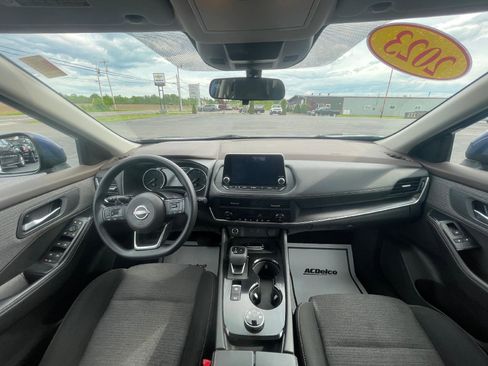 Used 2023 Nissan Rogue SV image 10