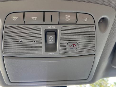 Used 2017 Nissan Maxima Platinum FWD image 42