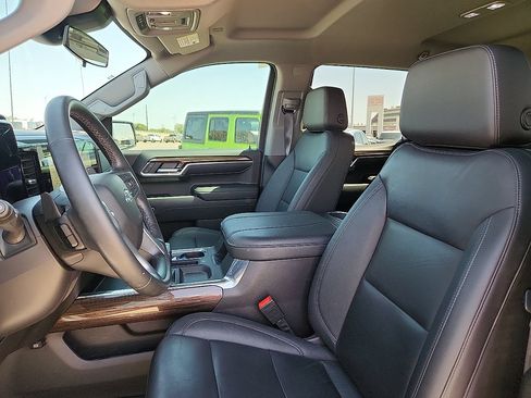 Used 2024 Chevrolet Silverado 1500 LT Trail Boss w/ Convenience Package II AWD/4WD image 9