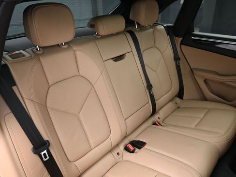 Certified 2023 Porsche Macan AWD/4WD image 24