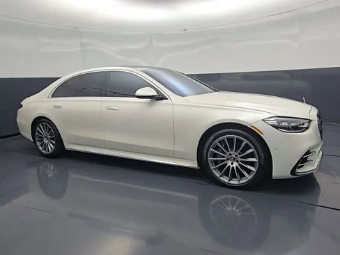 Used 2023 Mercedes-Benz S 580 4MATIC Sedan w/ AMG Line image 2