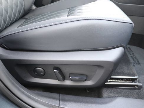 Used 2025 Mitsubishi Outlander 4WD Plug-In Hybrid image 24