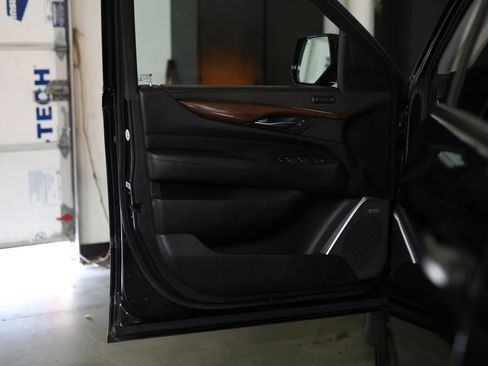 Used 2019 Cadillac Escalade ESV Luxury image 20