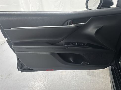 Used 2020 Toyota Camry SE image 16