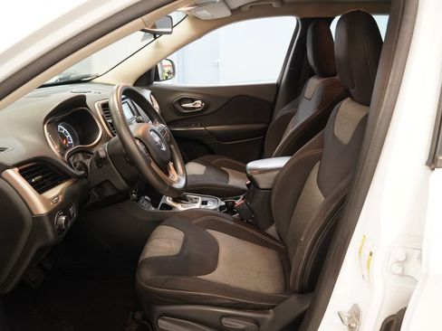 Used 2015 Jeep Cherokee Sport w/ Sport Appearance Group FWD image 5