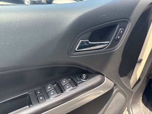 Used 2022 Chevrolet Colorado ZR2 w/ ZR2 Dusk Special Edition AWD/4WD image 17