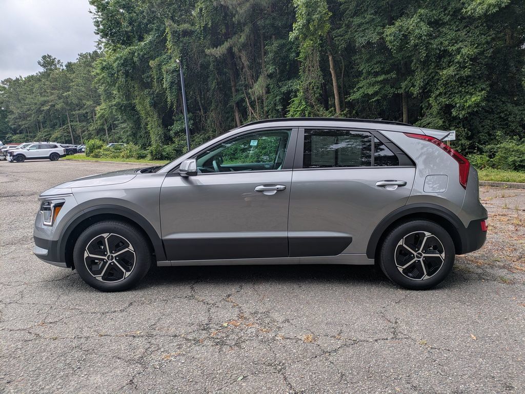 Used 2025 Kia Niro EX FWD image 7