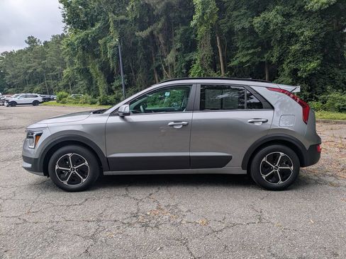 Used 2025 Kia Niro EX FWD image 7
