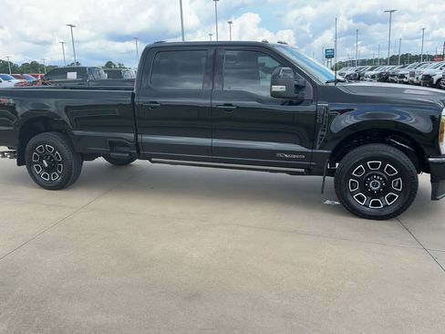 Used 2025 Ford F250 Platinum AWD/4WD image 2