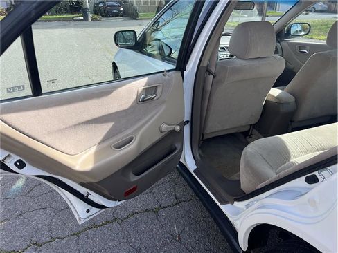 Used 2000 Honda Accord DX image 11