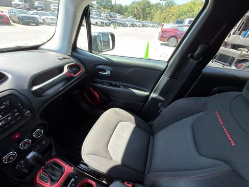 Used 2017 Jeep Renegade Trailhawk AWD/4WD image 22