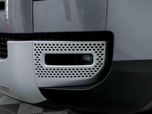 Used 2023 Land Rover Defender 130 SE image 13