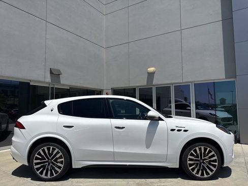 New 2025 Maserati Grecale Modena image 8