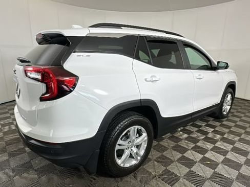 Used 2024 GMC Terrain SLE w/ Driver Convenience Package AWD/4WD image 2