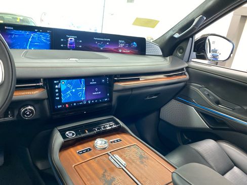 New 2026 Lincoln Navigator Black Label AWD/4WD image 17