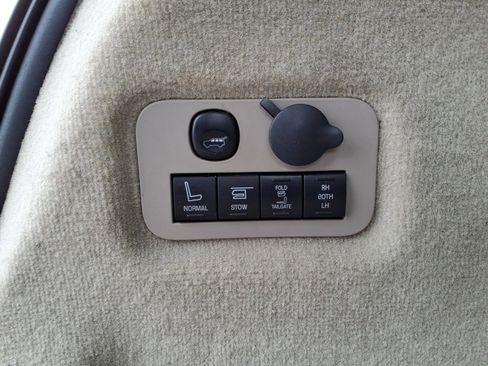 Used 2012 Lincoln MKT AWD image 13