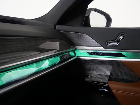 Used 2025 BMW 760i xDrive w/ Executive Package image 32