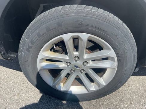Used 2015 Ford Explorer XLT w/ Equipment Group 202A AWD/4WD image 12