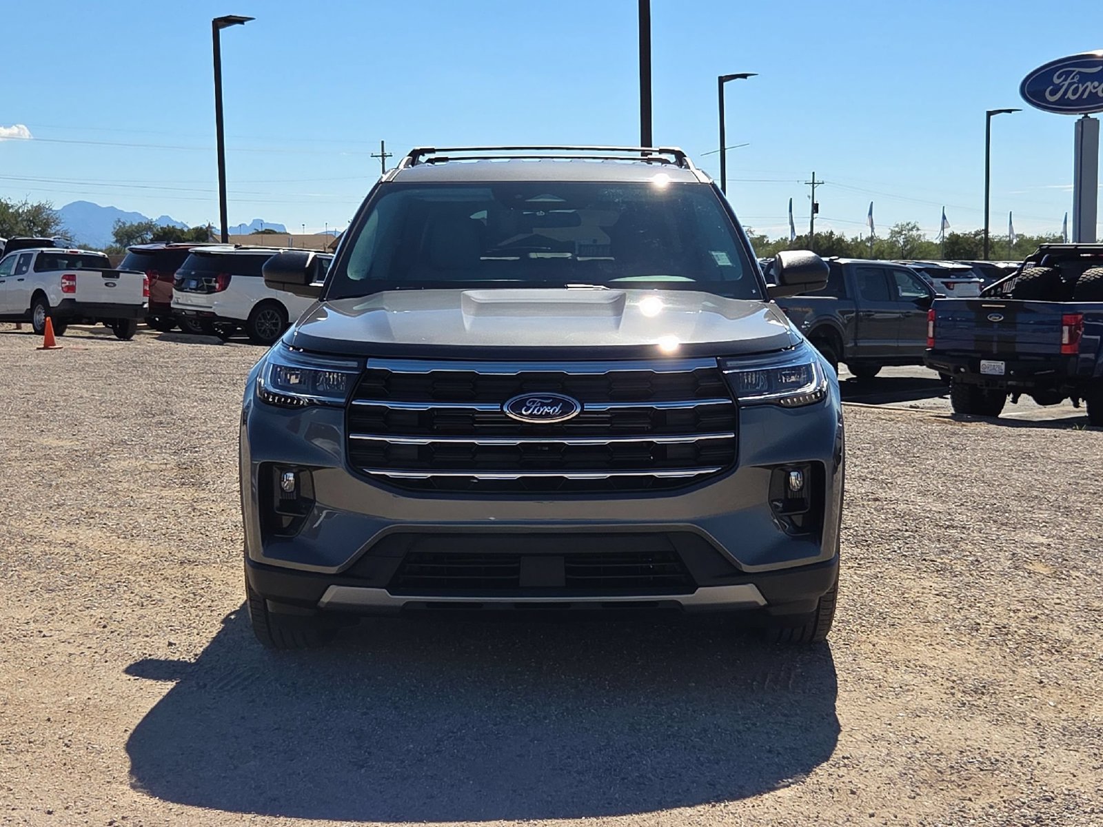 Used 2025 Ford Explorer Active w/ Active Comfort Package RWD image 2