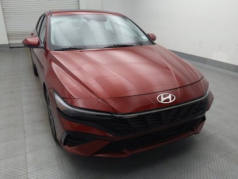 Used 2025 Hyundai Elantra Limited FWD image 14