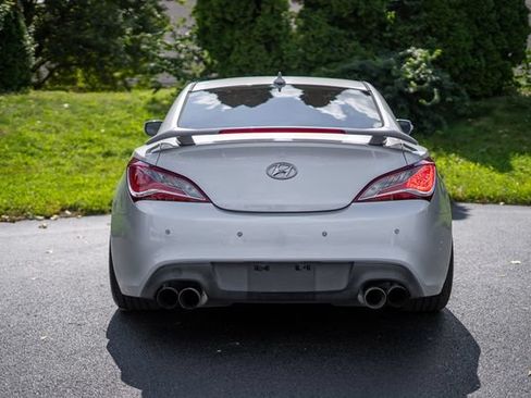 Used 2016 Hyundai Genesis Coupe 3.8 RWD image 6