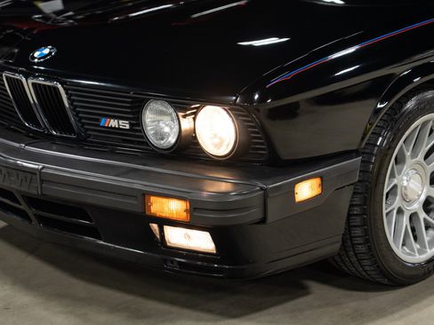 Used 1988 BMW M5 RWD image 14